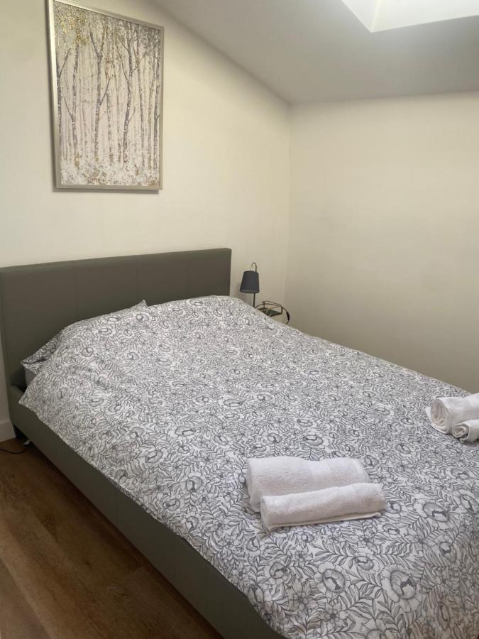 2 Bedroom Central Apartment Leek Kültér fotó