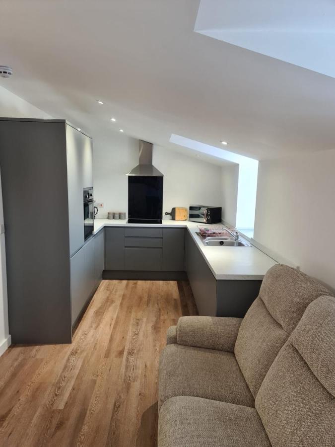 2 Bedroom Central Apartment Leek Kültér fotó
