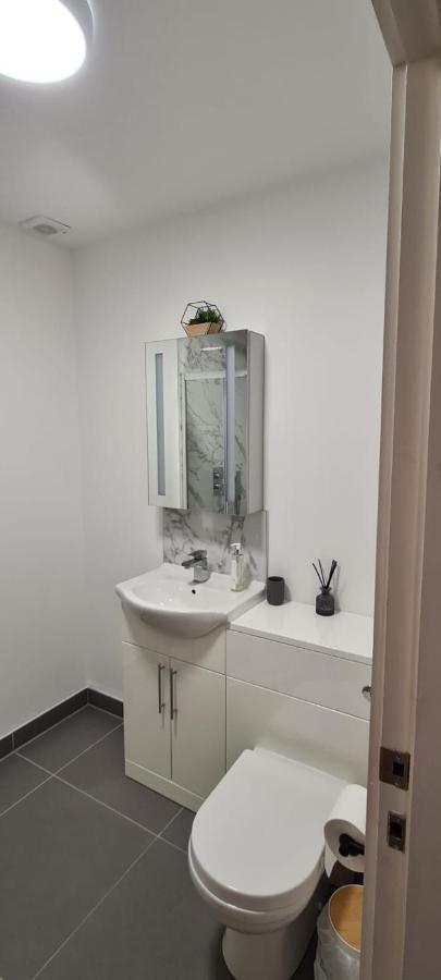 2 Bedroom Central Apartment Leek Kültér fotó